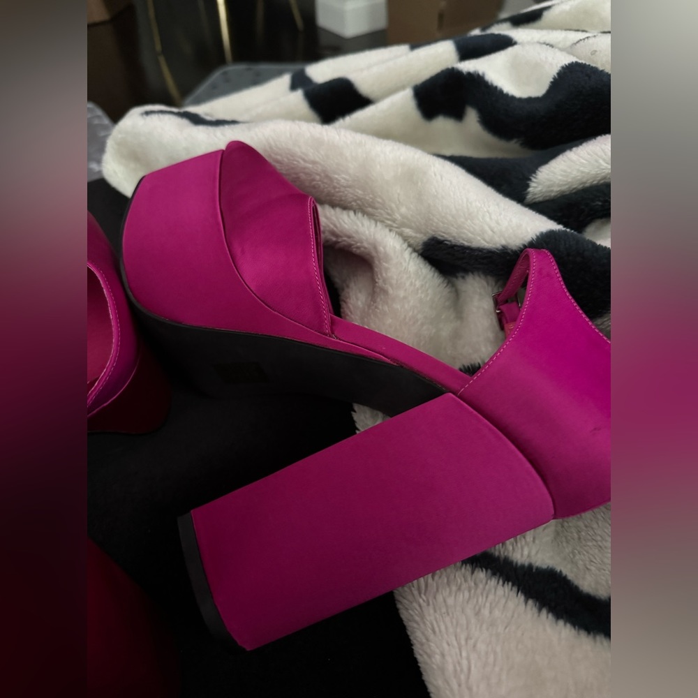 NEW Jeffrey Campbell Ovr N Out Fuschia - Picture 6 of 10